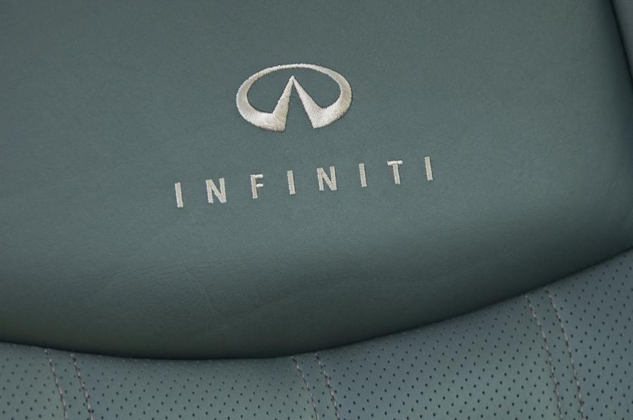  Infiniti M37 2011 года  (фото 16 из 41)